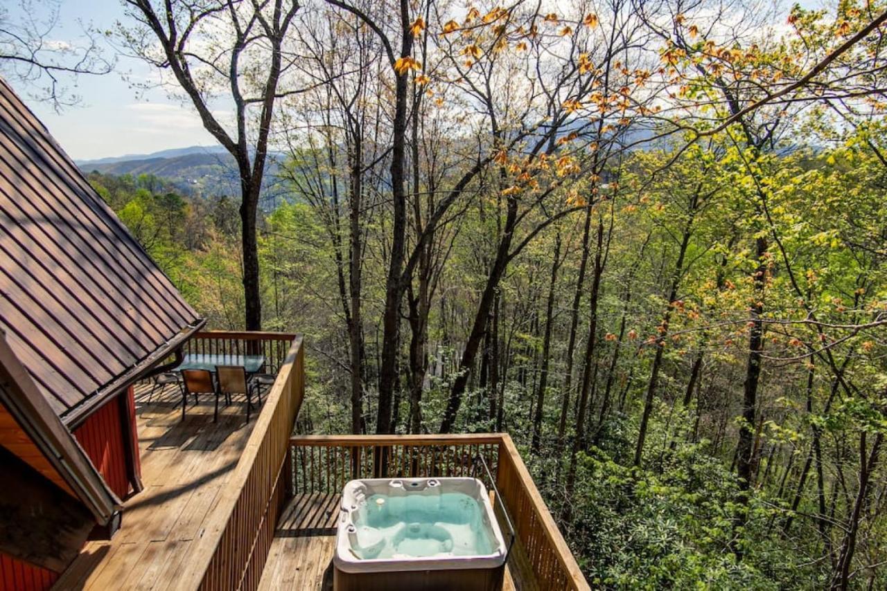 Bear View Chalet With Hot Tub And Near Ober Гетлинбург Екстериор снимка