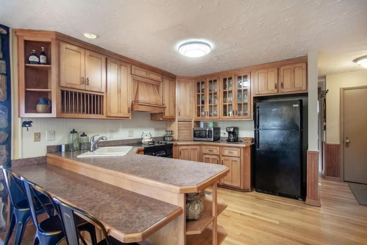 Bear View Chalet With Hot Tub And Near Ober Гетлинбург Екстериор снимка
